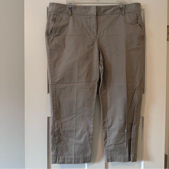 LOFT Pants - LOFT Gray Cotton Cropped Ankle Pants Size 14